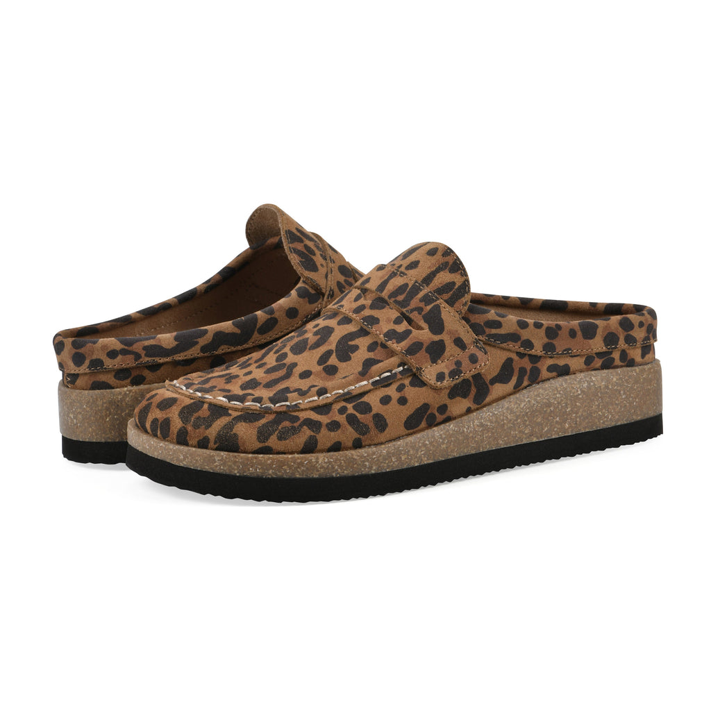 Women's wooden clogs