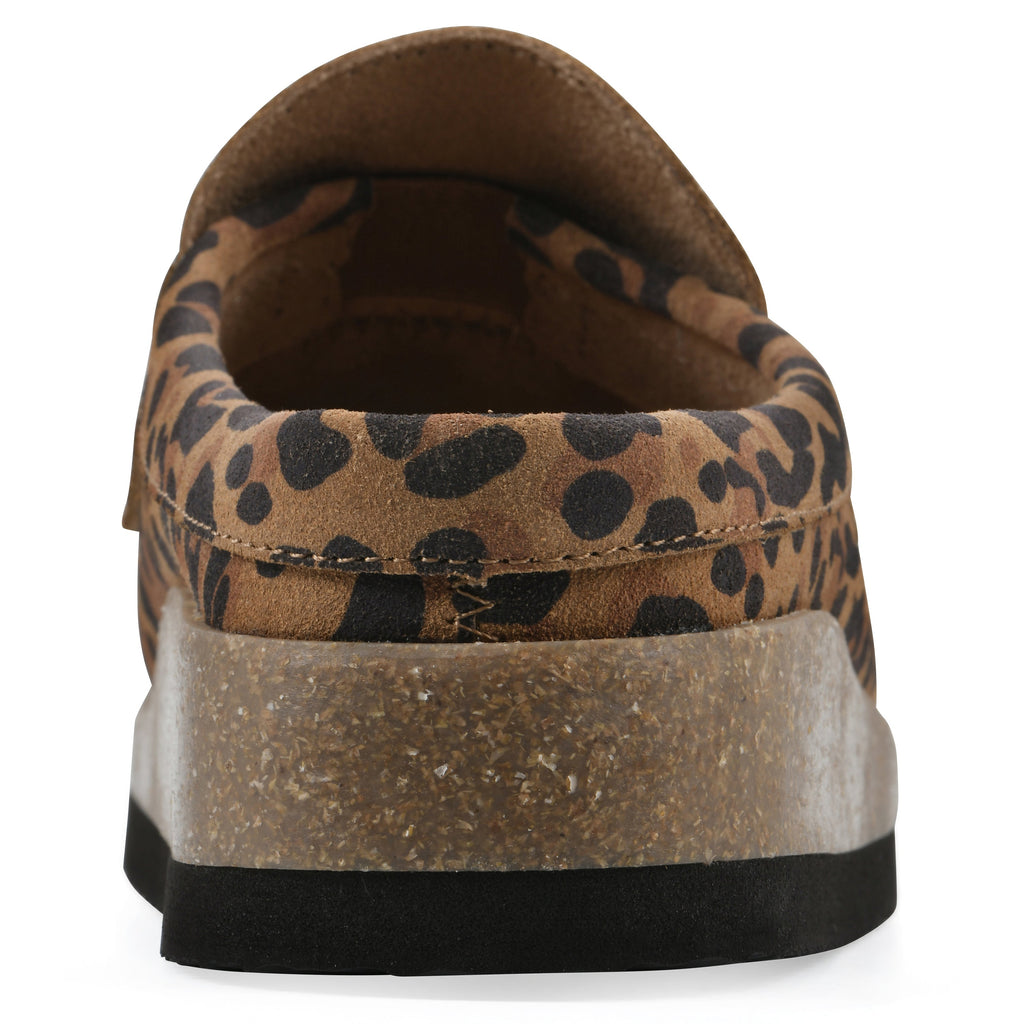 Women's wooden clogs